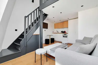 Cuisine ou kitchenette dans l'établissement Charming apt with ac -Rue des Archives- le marais