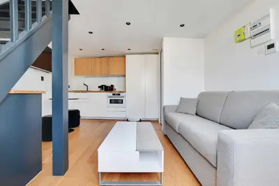 Cuisine ou kitchenette dans l'établissement Charming apt with ac -Rue des Archives- le marais