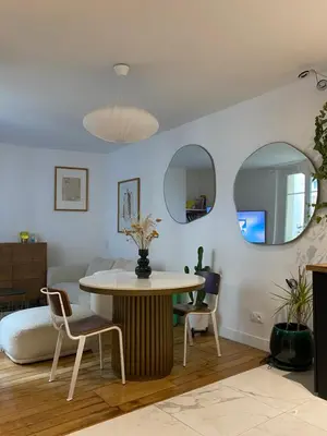 Télévision ou salle de divertissement dans l'établissement Appartement neuf design - Montmartre