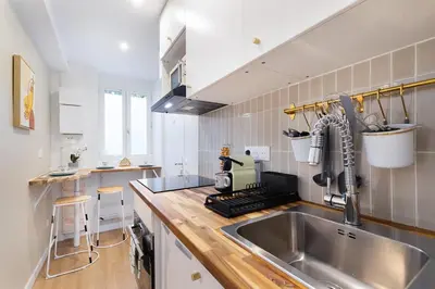 Cuisine ou kitchenette dans l'établissement Appartement 2 pièces Boulogne Roland Garros