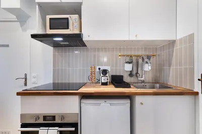 Cuisine ou kitchenette dans l'établissement Appartement 2 pièces Boulogne Roland Garros