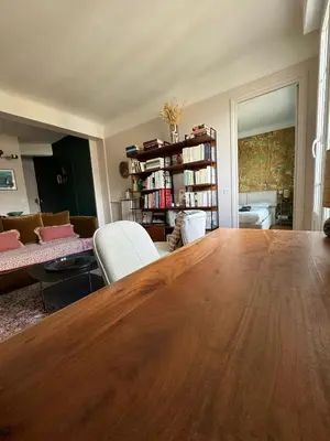 Coin salon dans l'établissement Charmant appartement parisien vue sur Tour Eiffel