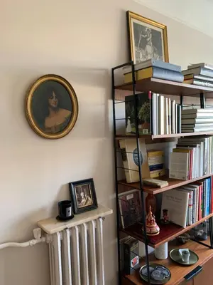 Bibliothèque dans l'appartement