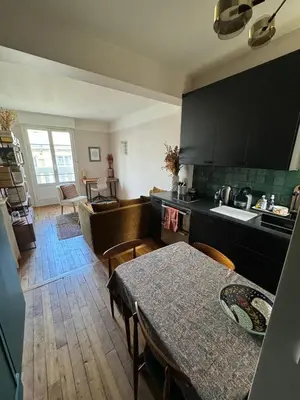 Cuisine ou kitchenette dans l'établissement Charmant appartement parisien vue sur Tour Eiffel