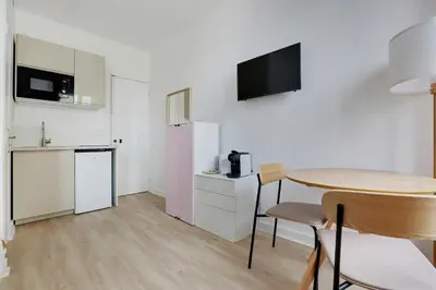 Cuisine ou kitchenette dans l'établissement MALAKOFF - Cosy Suite L030