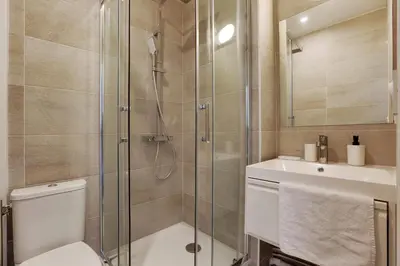 Salle de bains dans l'établissement MALAKOFF - Cosy Suite L030