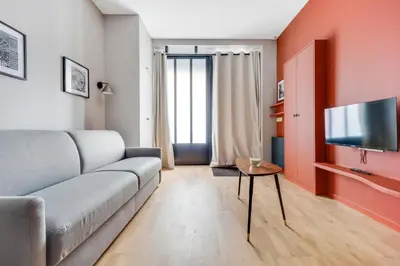 Télévision ou salle de divertissement dans l'établissement Magnifique Appartement Paris XVIIe-Tout équipé!