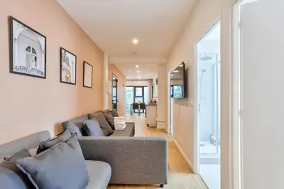Coin salon dans l'établissement Charme Parisien 6 Personnes, 2 chambres, 19ème