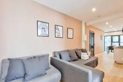 Coin salon dans l'établissement Charme Parisien 6 Personnes, 2 chambres, 19ème