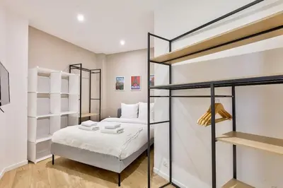 Un ou plusieurs lits dans un hébergement de l'établissement Charme Parisien 6 Personnes, 2 chambres, 19ème