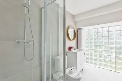 Salle de bains dans l'établissement Charme Parisien 4 Personnes, 1 chambre, 19ème