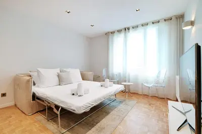 Un ou plusieurs lits dans un hébergement de l'établissement Beautiful apartment L016