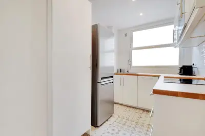 Cuisine ou kitchenette dans l'établissement Beautiful apartment L016