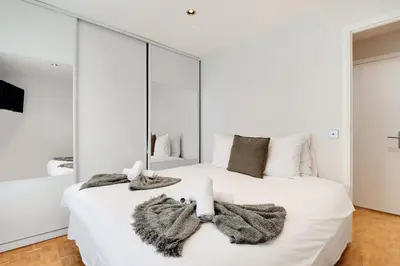 Un ou plusieurs lits dans un hébergement de l'établissement Beautiful apartment L016