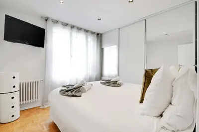 Télévision ou salle de divertissement dans l'établissement Beautiful apartment L016
