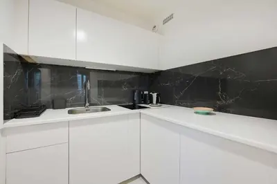 Cuisine ou kitchenette dans l'établissement Bright modern studio for 2P - La Defense