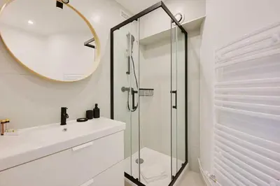 Salle de bains dans l'établissement Bright modern studio for 2P - La Defense