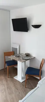 Télévision ou salle de divertissement dans l'établissement Cosy Studio La Defense