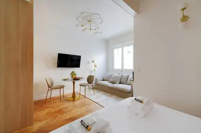 Télévision ou salle de divertissement dans l'établissement Peaceful Chic Studio - 2P - Parc Monceau