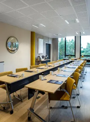 Espace de conférence ou salle de réunion dans l'établissement Hôtel Kyriad Prestige Paris Asnieres