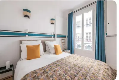Un ou plusieurs lits dans un hébergement de l'établissement Charmant appartement proche du Musée Picasso