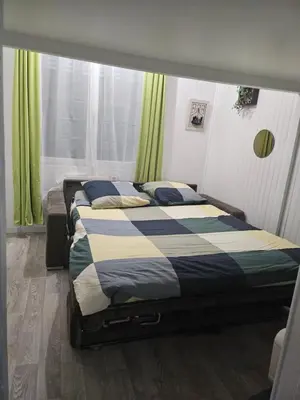 Un ou plusieurs lits dans un hébergement de l'établissement appartement calme à 10mn à pied de la villette