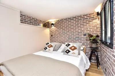 Un ou plusieurs lits dans un hébergement de l'établissement Magnificent apartment- 2BR-6P - Republique