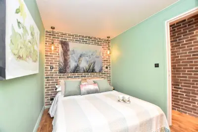 Un ou plusieurs lits dans un hébergement de l'établissement Magnificent apartment- 2BR-6P - Republique