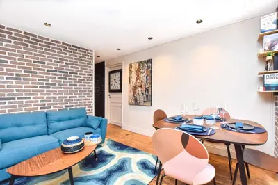 Coin salon dans l'établissement Magnificent apartment- 2BR-6P - Republique