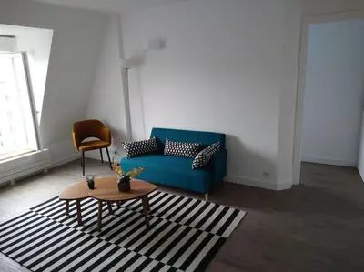 Coin salon dans l'établissement Super logement cosy avec vue sur Tour Eiffel