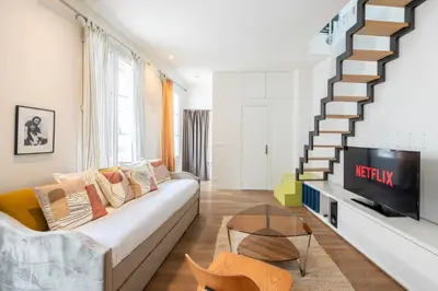 Coin salon dans l'établissement Amazing loft in the vibrant area near the famous Bastille's Place