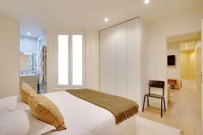 Un ou plusieurs lits dans un hébergement de l'établissement Elegant Apartment - 1BR-2P - Arc de Triomphe