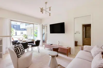 Télévision ou salle de divertissement dans l'établissement Chic apartment - 1BR-4P - Place des Vosges