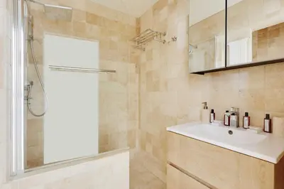 Salle de bains dans l'établissement Chic apartment - 1BR-4P - Place des Vosges