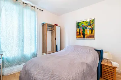 Un ou plusieurs lits dans un hébergement de l'établissement GuestReady - Cozy Retreat near Place de la Nation