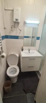 Salle de bains dans l'établissement Studio Paris 11 Bien situé et fonctionnel