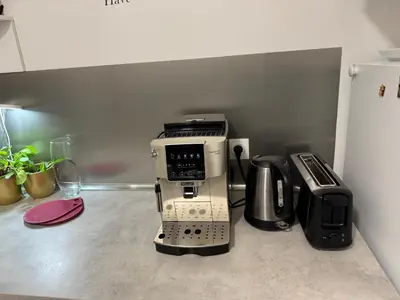 Cuisine ou kitchenette dans l'établissement Au coeur du marché Poncelet et à 2 pas de l'Arc de Triomphe - appartement 6 personnes et 1 bébé, sdb, 2 WC