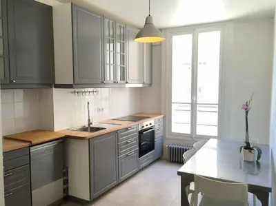 Cuisine ou kitchenette dans l'établissement Charmant Appt 2/4 pers Quartier Père Lachaise