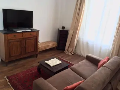 Télévision ou salle de divertissement dans l'établissement Charmant Appt 2/4 pers Quartier Père Lachaise