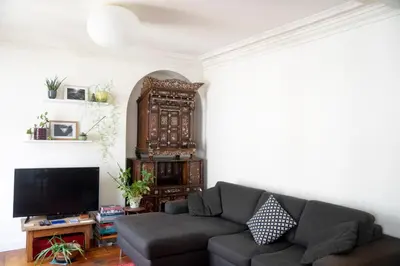 Télévision ou salle de divertissement dans l'établissement Chaleureux appartement parisien