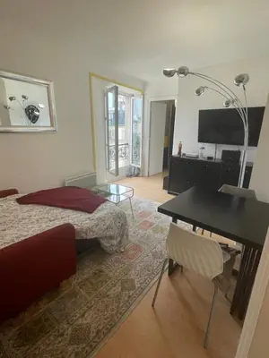Télévision ou salle de divertissement dans l'établissement Appartement cosy en face du palais des congrès