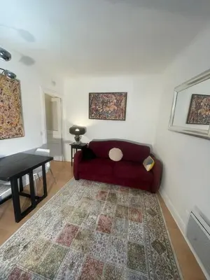 Coin salon dans l'établissement Appartement cosy en face du palais des congrès