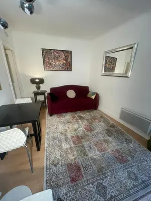 Coin salon dans l'établissement Appartement cosy en face du palais des congrès