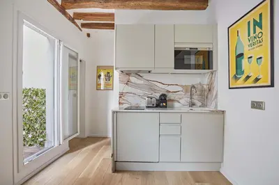 Cuisine ou kitchenette dans l'établissement Eiffel Tower Apartment/Invalide by Studioprestige