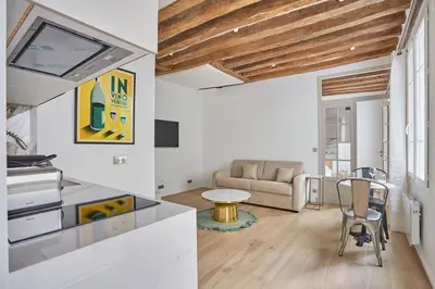 Coin salon dans l'établissement Eiffel Tower Apartment/Invalide by Studioprestige