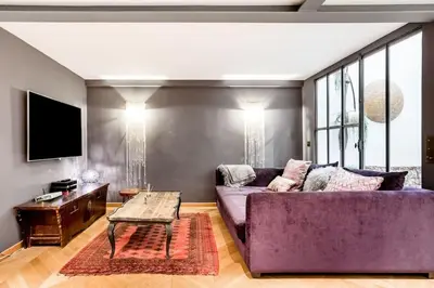 Télévision ou salle de divertissement dans l'établissement Magnificent Loft Apartment in the Latin Quarter