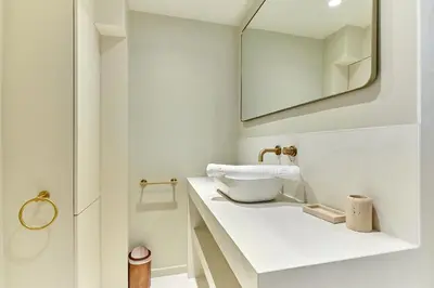 Salle de bains dans l'établissement Superb apartment Notre Dame De Paris by Studioprestige
