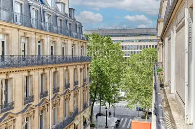 Vue générale sur Paris ou vue de la ville depuis l'appartement
