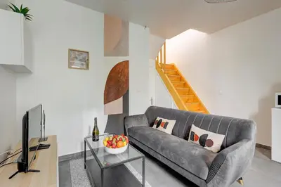 Télévision ou salle de divertissement dans l'établissement 387 Suite Sourire - Superbe Appartement à Paris
