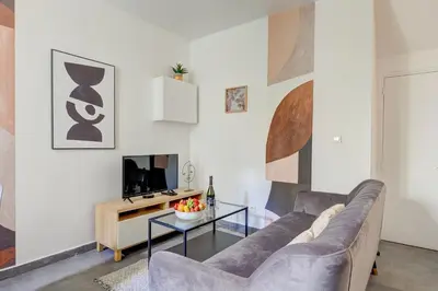Télévision ou salle de divertissement dans l'établissement 387 Suite Sourire - Superbe Appartement à Paris